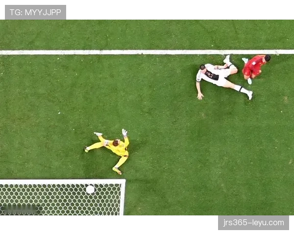 阿尔巴左路强势突破,撕裂防线助球队战术升级表现抢眼 阿尔巴左路强势突破,撕裂防线助球队战术升级表现抢眼