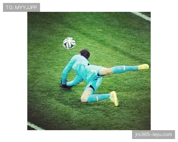 库尔图瓦神勇扑救助比利时队力克强敌，状态回升成关键先生