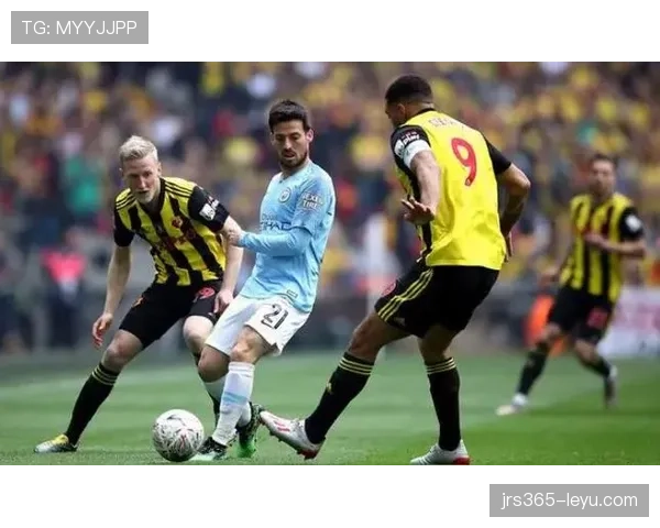 英超卢顿球迷抗议俱乐部运营现状 英超卢顿球迷抗议俱乐部运营现状