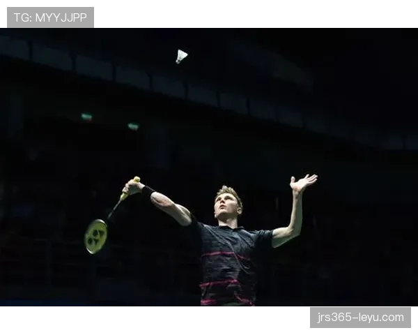 安赛龙的咖啡杯比我一个月房租还贵，刷到照片懵了